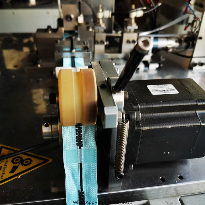 Automatic Open End Delrin Zipper Film Welding Tape Sealing Plastic Zipper Making Machine