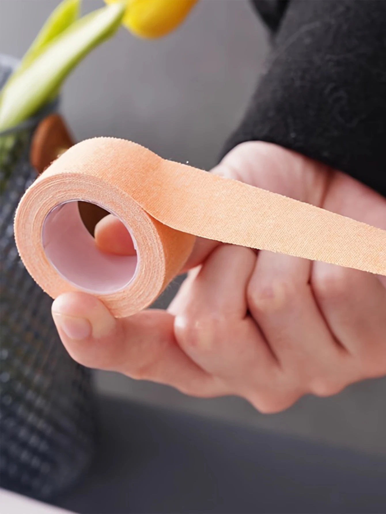 Sport Selbsthaftende Kohäsive Bandage Elastische Unterstützung für Knie Finger Knöchel Handflächen Schultern Hautfarbenes Vliesband – Detail 3