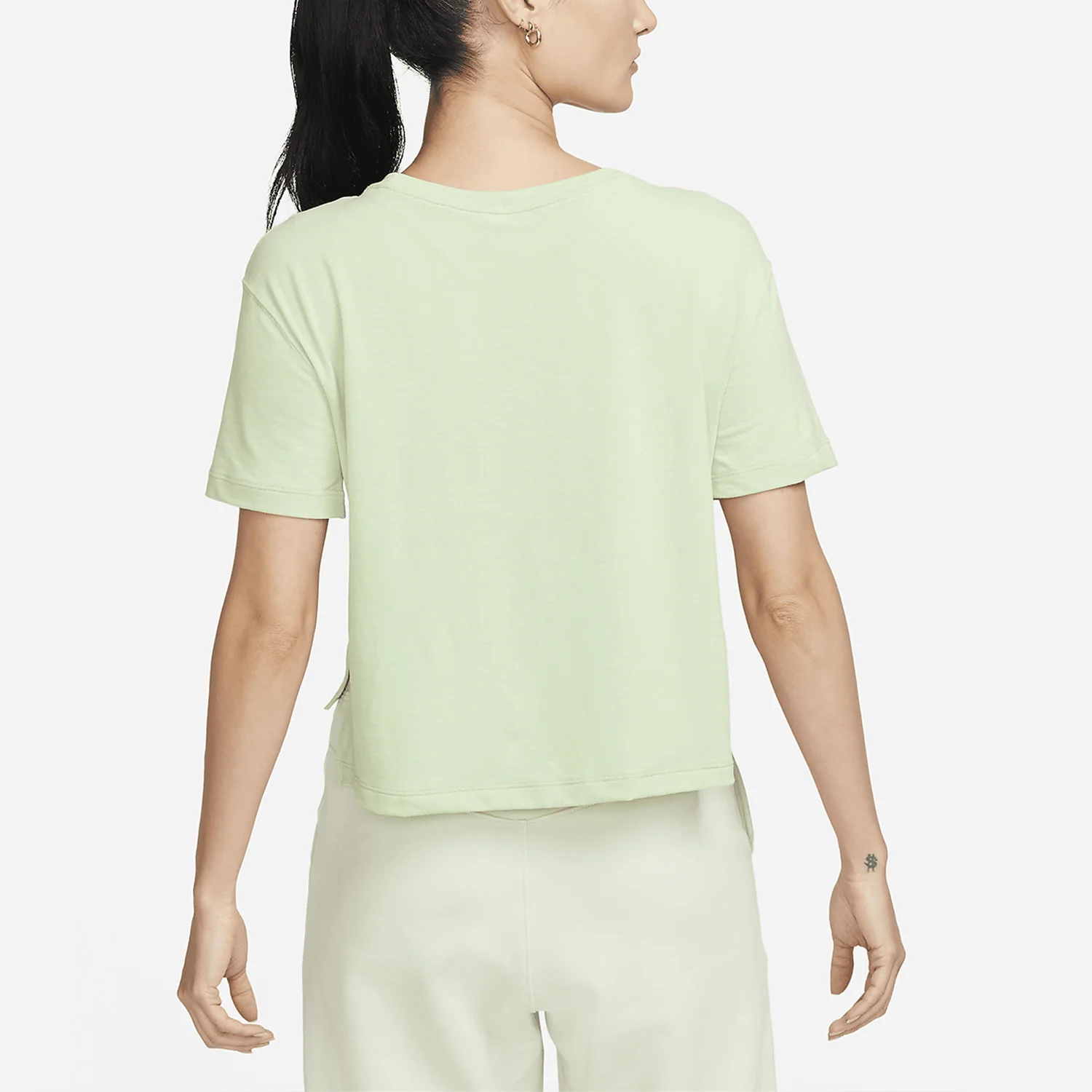 تي شيرت نايك الأصلي الجديد للتدريب على التهوية للسيدات DM7026-343