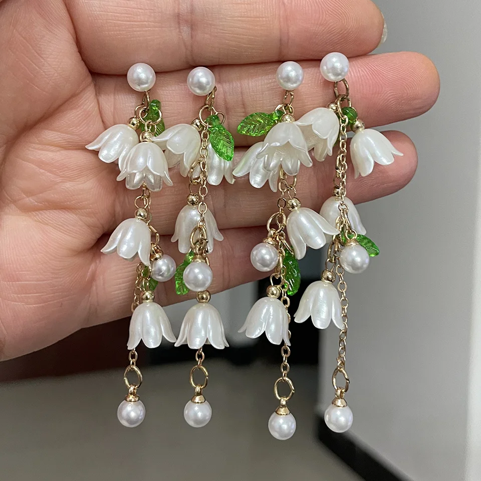 White Tulip Green Leaves Drop Earrings For Women Pearly Lustre Flower Shape Long Tassel Trendy Earrings French Romantic