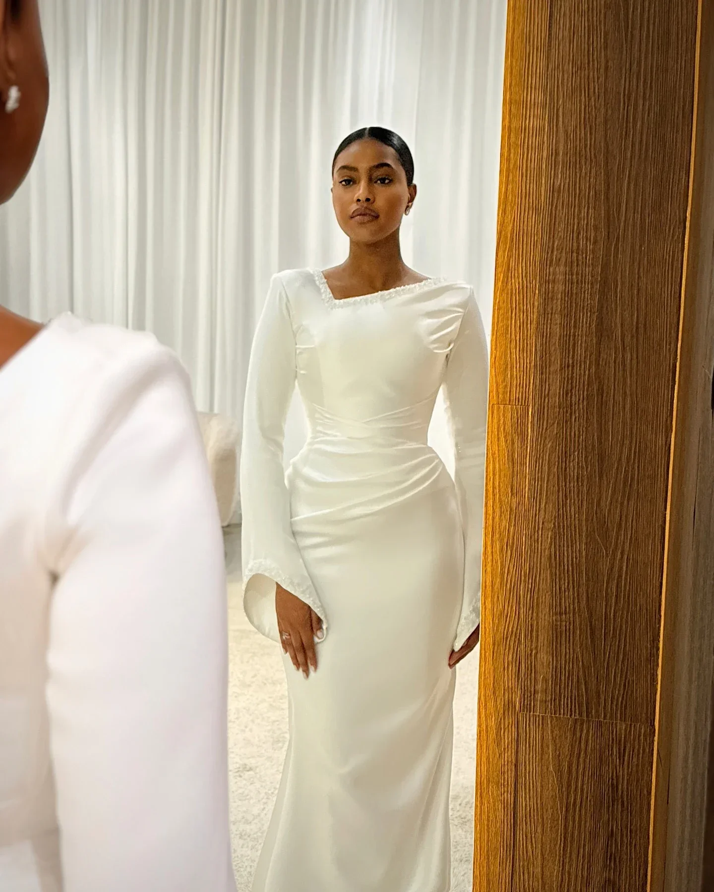 Flavinke مخصص رشيقة شعبية طويلة الأكمام فريدة من نوعها العنق الساتان حورية البحر فساتين الزفاف قطار للانفصال فساتين العروس