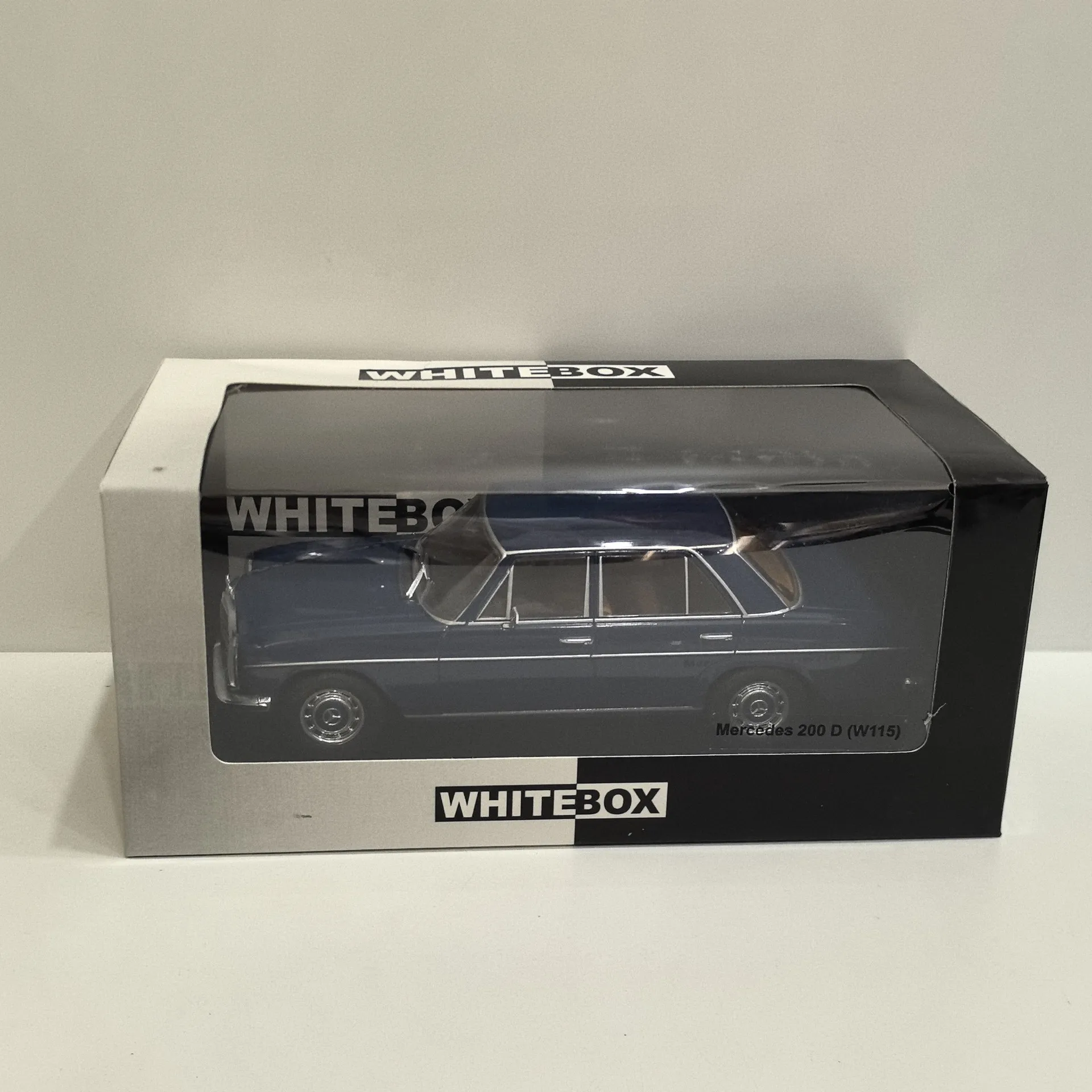 Diecast WHITEBOX 1/24 Scale BENZ W115 200D K4 Alloy Car Model