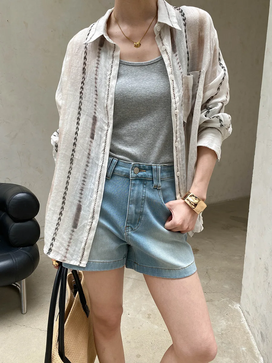 Sommerliche Damen-Casual-Shorts aus Denim in einfarbigem Design mit weitem Bein und A-Linie, figurschmeichelnd und als Hotpants geeignet. – Detail 8