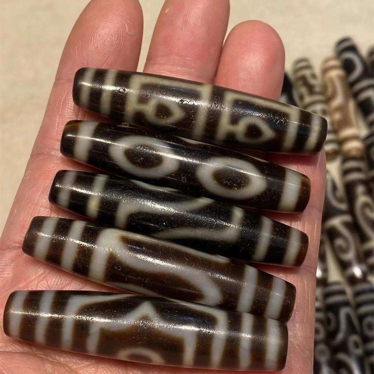 1pcs/lot Limited time discounts Premium variety Ethnic style Weathering of old material Tibetan agate dzi beads wholesale