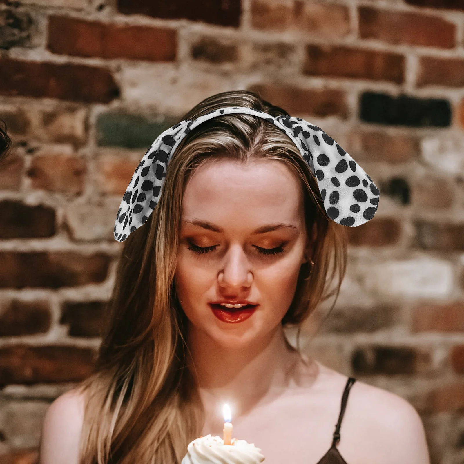 6 Set di Accessori per Costume da Cane: Cerchietto con Orecchie, Papillon e Coda, Leggeri e Comodi per Eventi e Festival