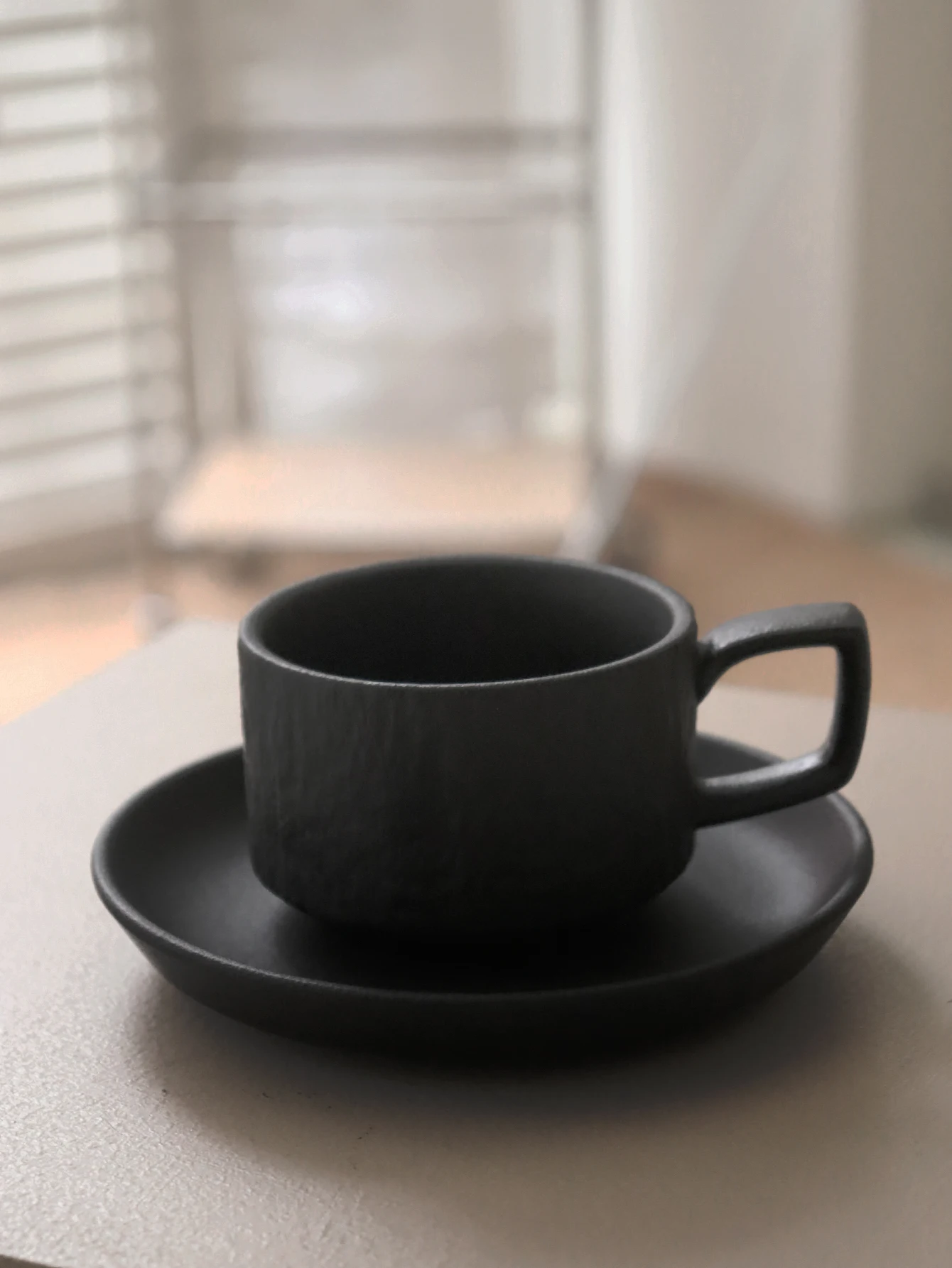 A 200ml two-color mulberry stone premium feeling ceramic coffee cup and saucer high color value exquisite afternoon tea preferre