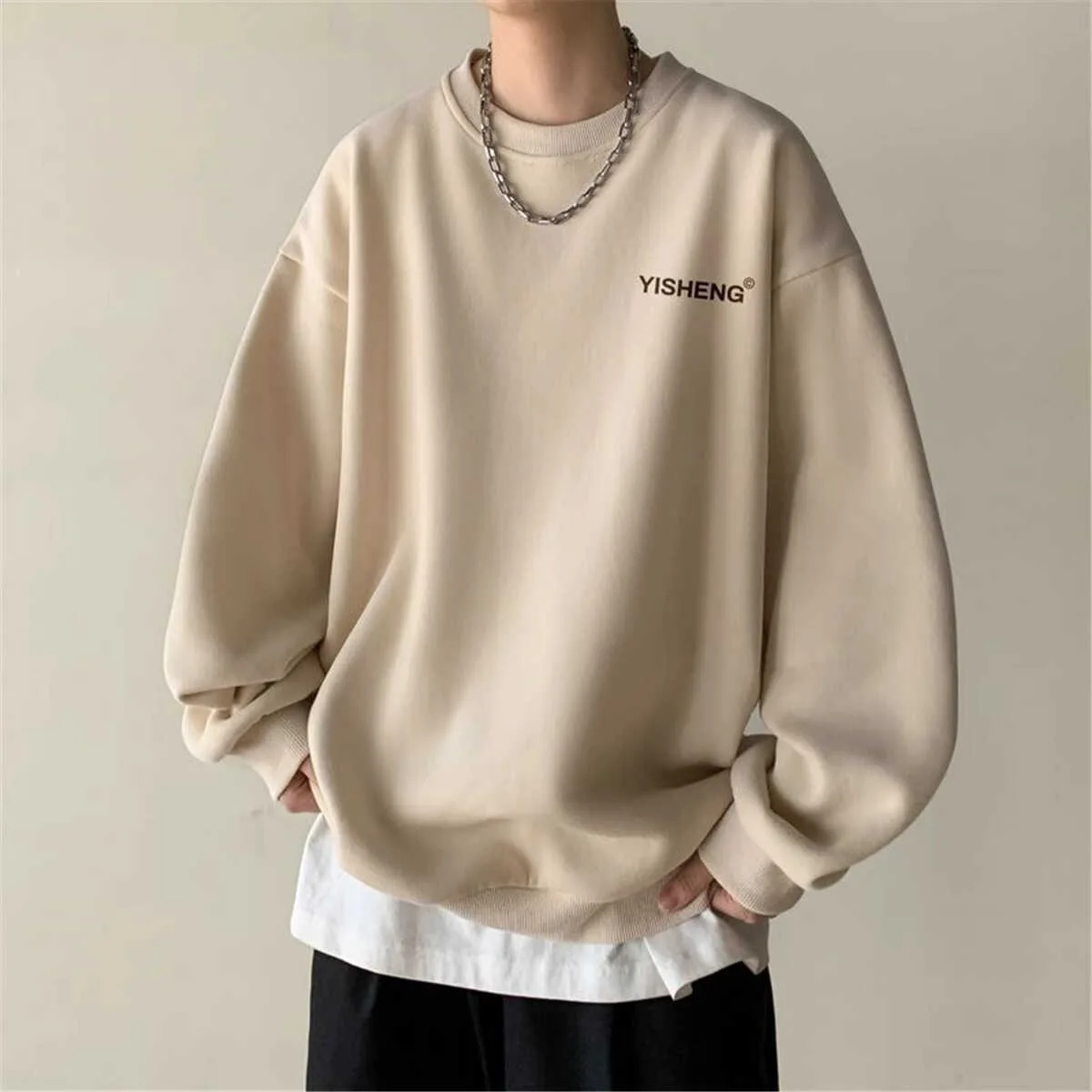 Hoodie leher bulat untuk pria di musim semi dan musim gugur, dengan gaya keren dan kasar. Kaos lengan panjang dengan potongan longgar dan atasan, trendi