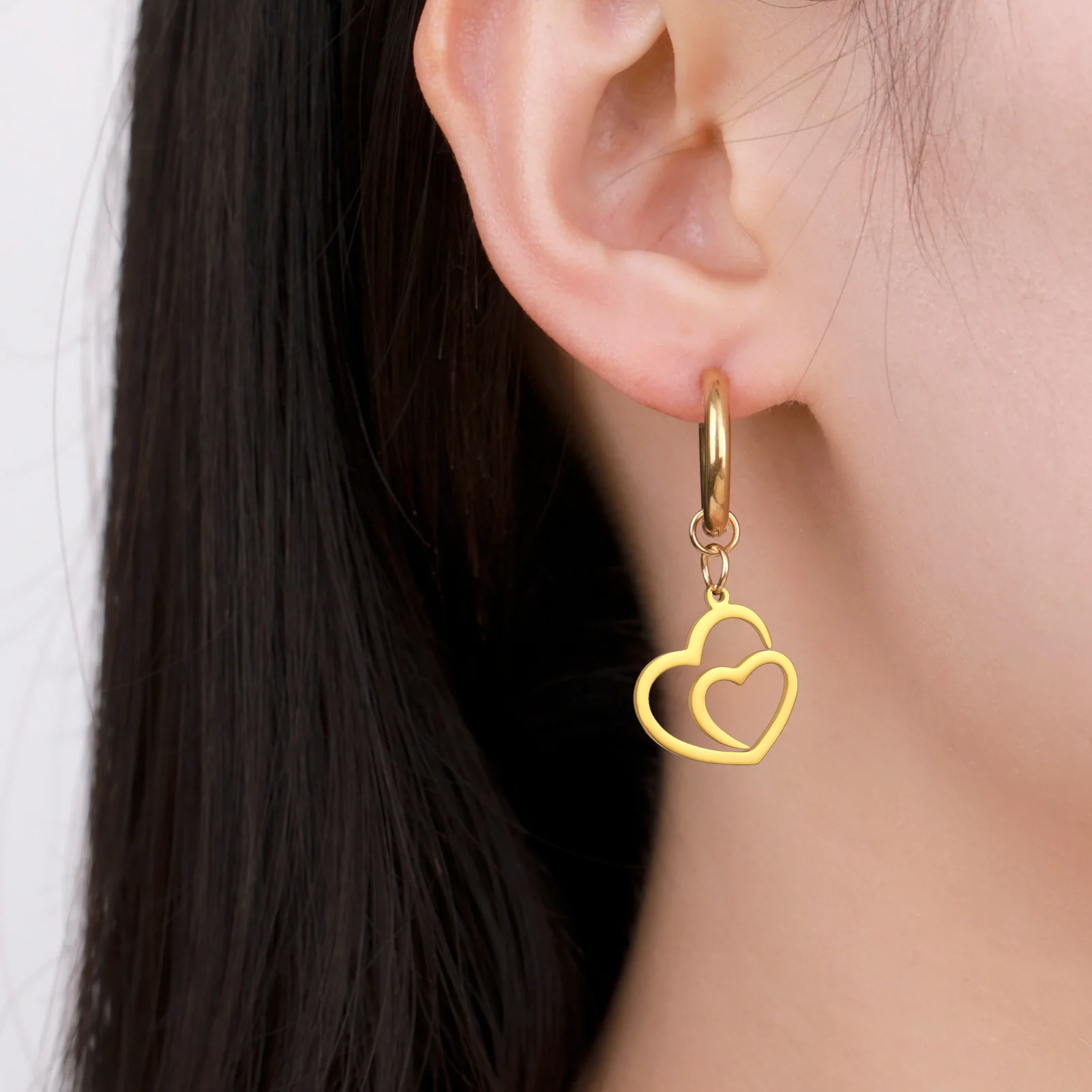 COOLTIME Doppelte Liebesherz-Tropfenohrringe für Damen aus Edelstahl ﻿ Goldfarbene modische Hochzeitsohrringe, Schmuck, hübsches Geschenk – Detail 6