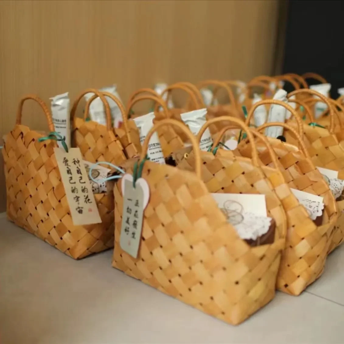 Cesta de flores tejida para regalo, cesta de flores decorativa, Festival, boda, cumpleaños, regalo creativo, bolsa tejida, cesta de regalo de mano, suministros para fiestas
