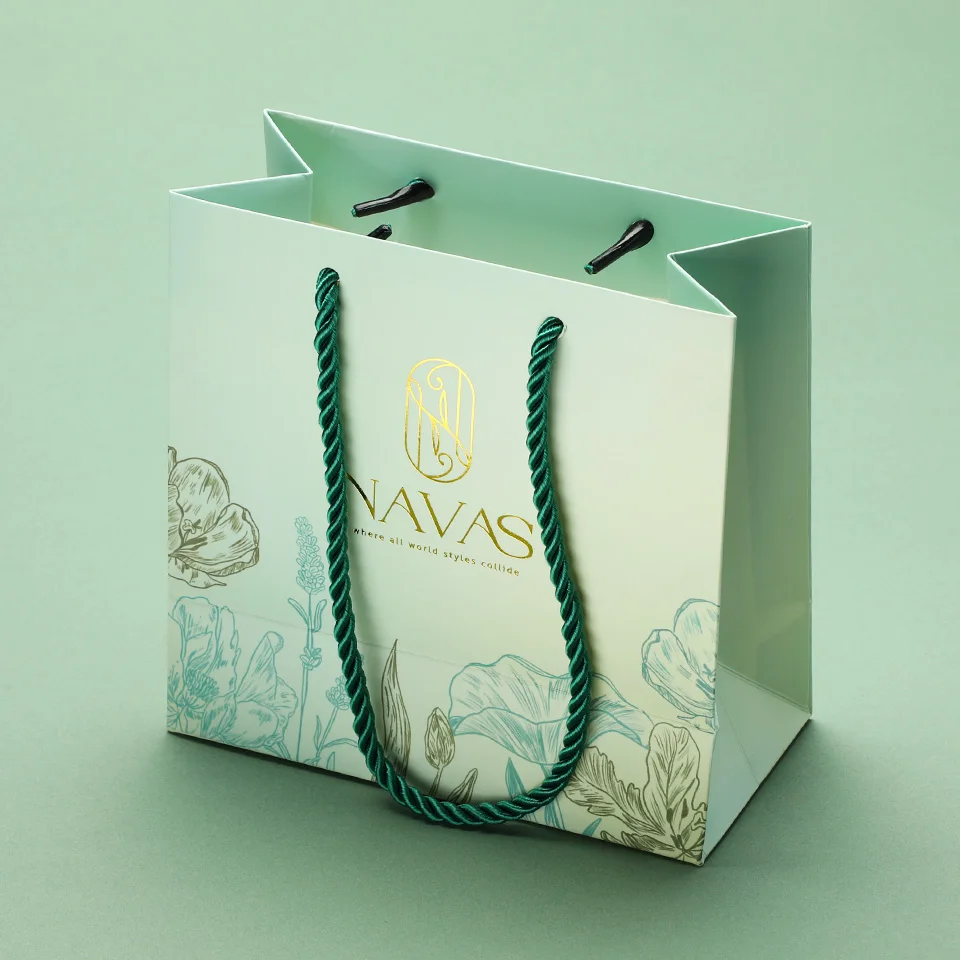 

Wholesale Custom Printed Brand Logo Luxury Clothing Retail Gift Shopping Jewellery Paper Bag With Handle