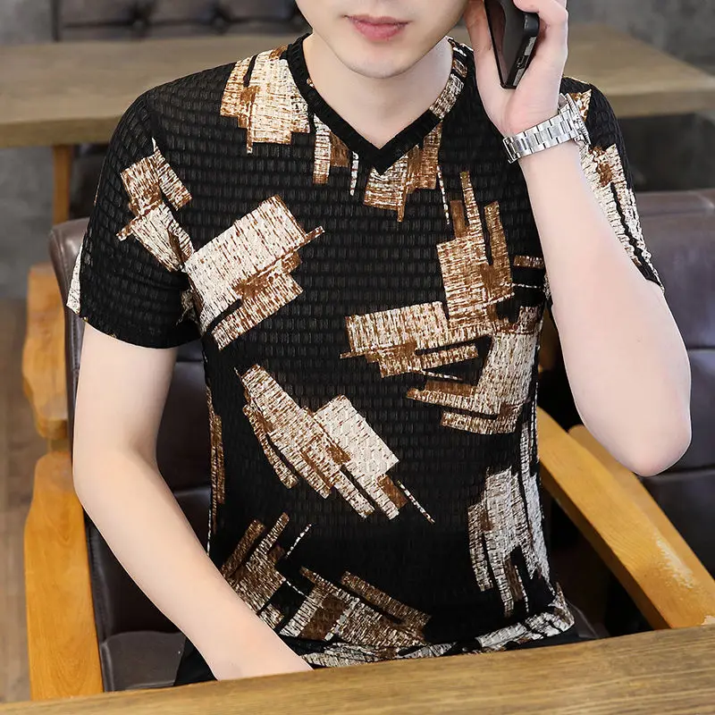 2024 Korean Summer New V-neck Printed Ice Silk Quick Drying Men\'s Fashion Versatile Casual Short Sleeve Slim Fit T-shirt Tops