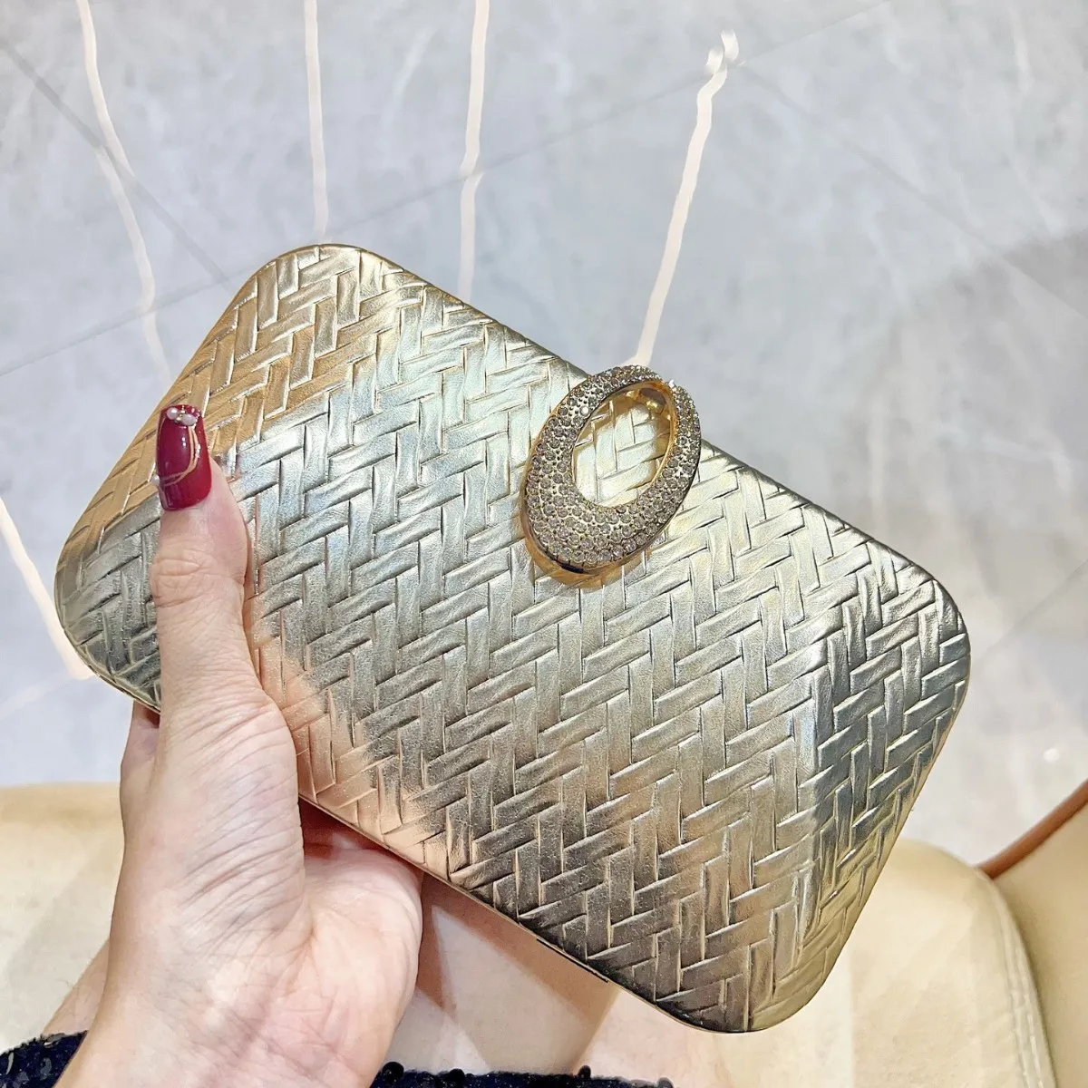 

2025 New Trendy Golden Weave Small Clutch Purse For Women Metal Chain Shoulder Bag Crossbody Banquet Party Handbag Evening Bags