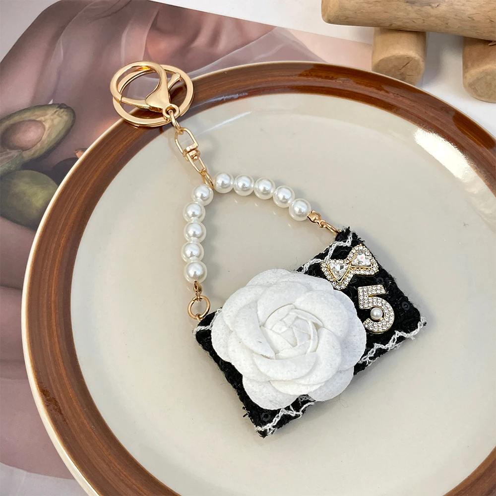 

Camellia Keychain Luxury Crystal Bow Pearl Chain Black and White Flower Women's Bag Pendant Handbag Key Ring