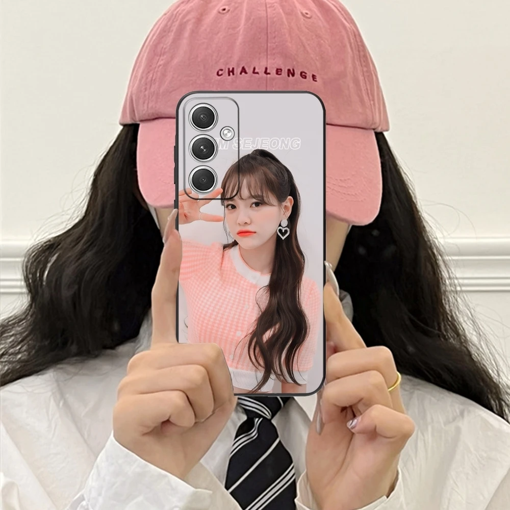 Cute Kim SeJeong Mobile Cell Phone Case for Samsung Galaxy S24 S23 S22 S21 S20 S10 S9 Plus FE Ultra Lite Black Phone Cover Shell