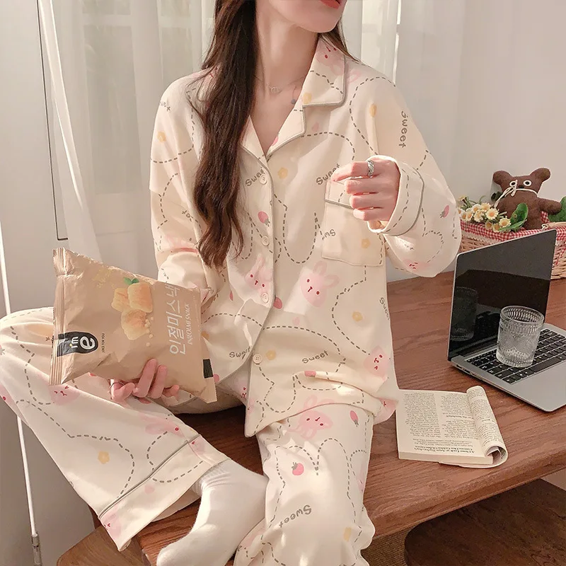 Neues lässiges Outdoor-Home-Kleidungsset für Frühling und Sommer 2025, Kawaii-Anime-Mode, sexy Pyjama, Damen-Trend, zweiteilige Pyjamas