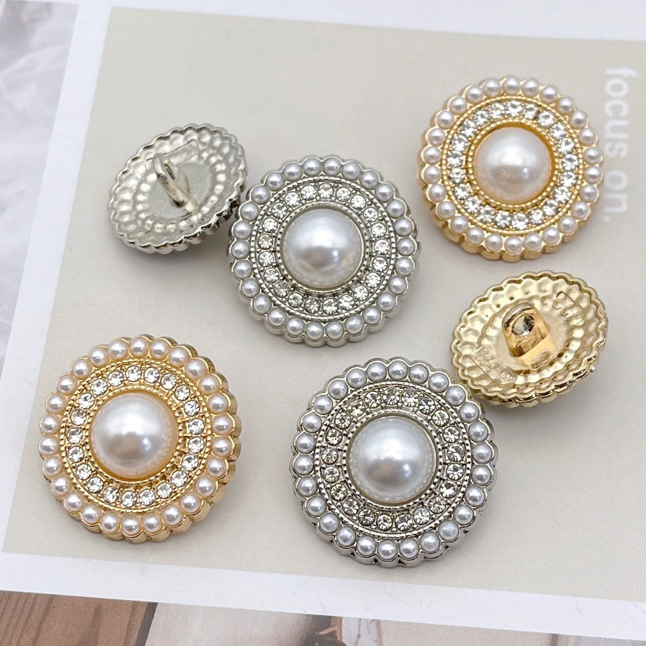 6Pcs Of Metal Fashion Pearl Diamond Round Buttons for Clothing DIY Exquisite Decorative Button Sewing
