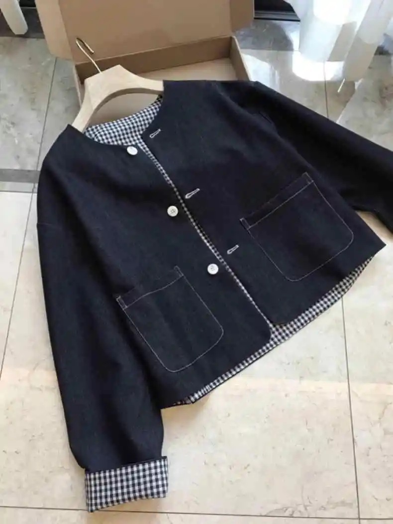 سترة دينم على الطراز الكوري مزدوجة الجوانب للنساء لربيع 2026 تصميم جديد على طراز العطر الصغير الأدبي القديم