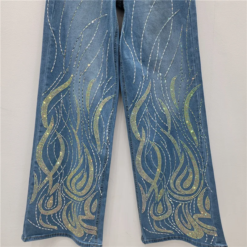 جينز مستقيم قابل للتمدد بتصميم جديد لخريف 2025 من حجر الراين الثقيل عصري رائع غير رسمي للسيدات