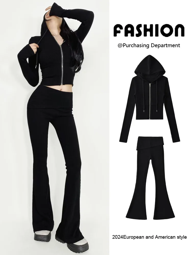 

Весенняя новинка: комплект из двух предметов с эффектом похудения – худи с длинными рукавами и свободные брюки с высокой талией на резинке. Модный женский ансамбль.