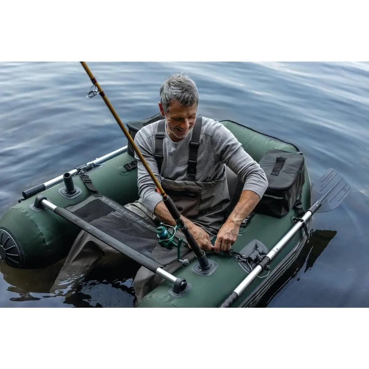 أنبوب تعويم الصيد القابل للنفخ من W_ Pro، يتضمن مجاديف القوارب مقاس 54 بوصة، ومضخة عالية الإخراج، وحوامل صنارة الصيد القابلة للفصل، ومسطرة السمك الشبكية #3