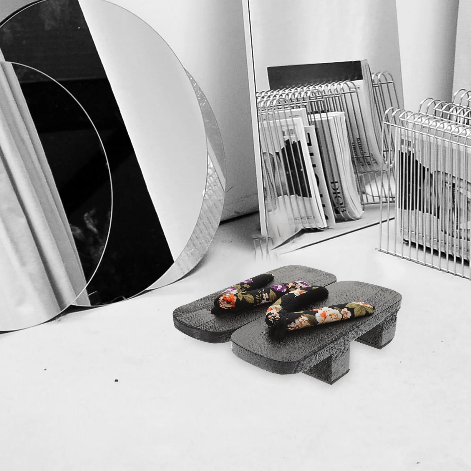 

1 Pair Wooden Clogs Slippers Summer Flower Pattern Strip Black Casual Platform Sandals Slip-on Outdoor Flops Women Men Walking