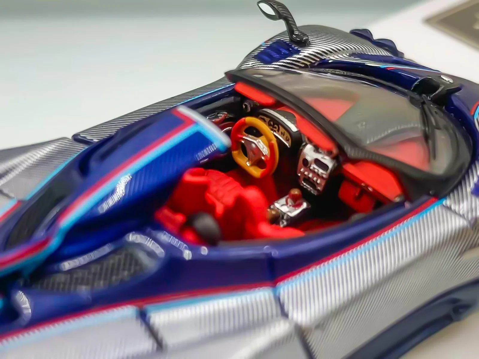 TNT 1:64 Zonda Arrivederci Blaue Kohlefaser-Druckgussautomodellkollektion