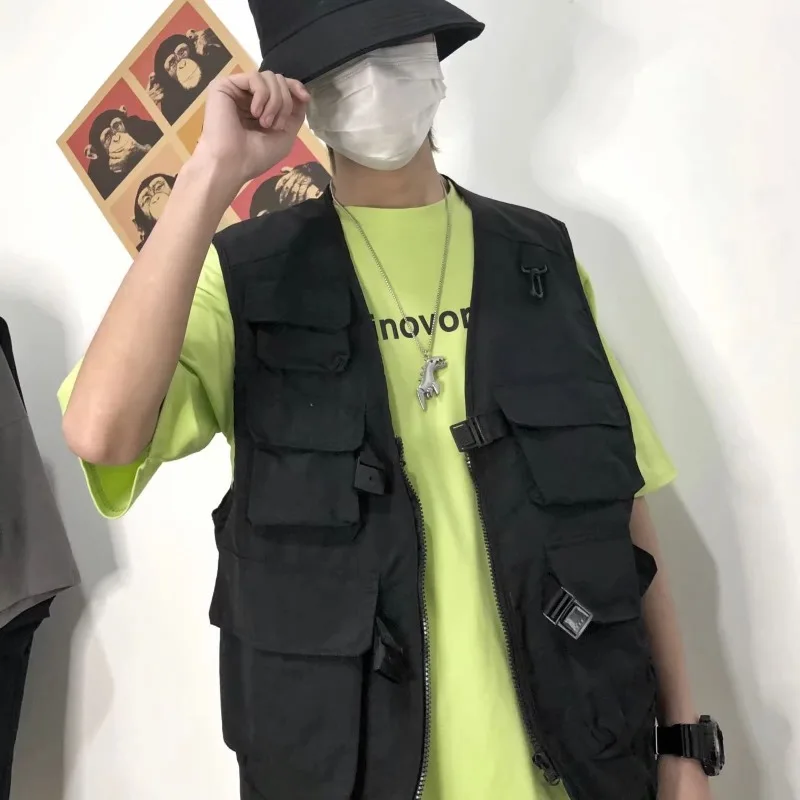 

2025 New Japanese Style Slim Fit Vest for Men Women Lightweight Photography Jacket with Hidden Pockets Urban Outdoor Cargo Vest​