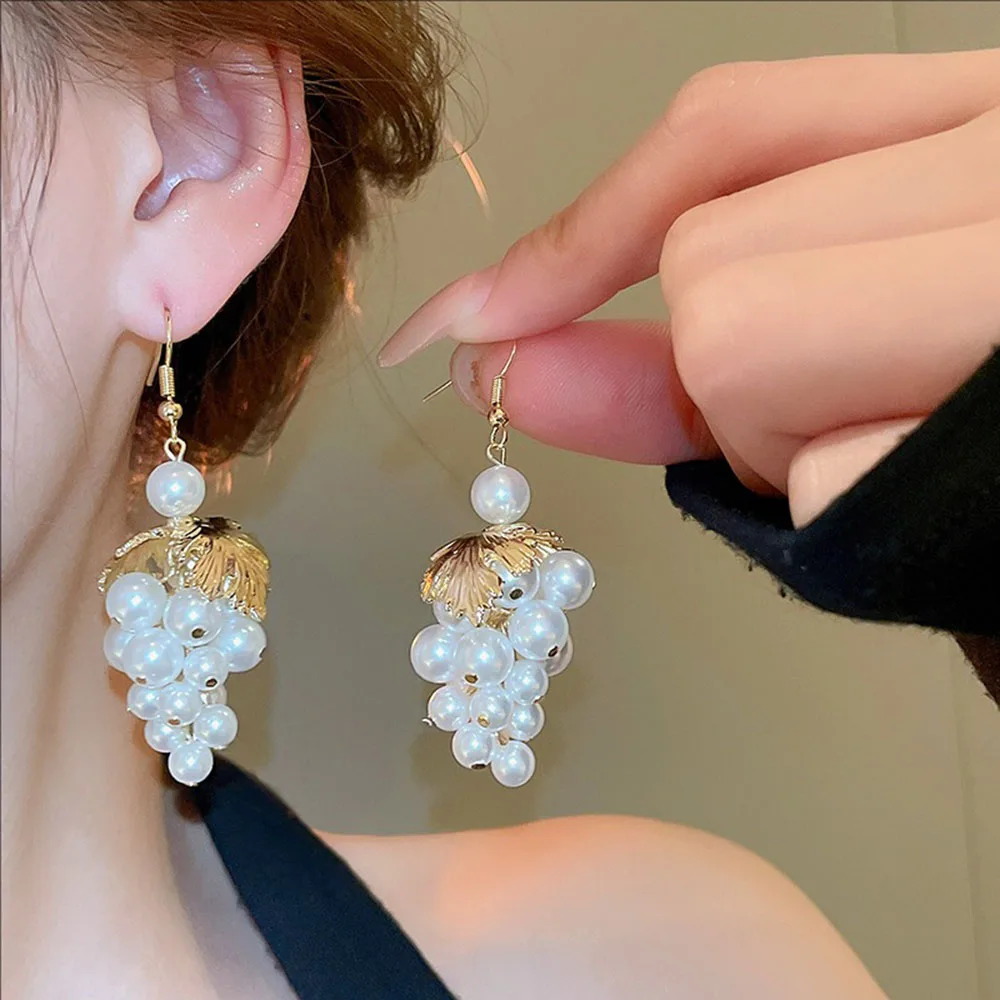 

Leaf Pearl Grape String Tassel Earrings Light Luxury and High-end Ear Hooks Fashionable Jewelry For Women