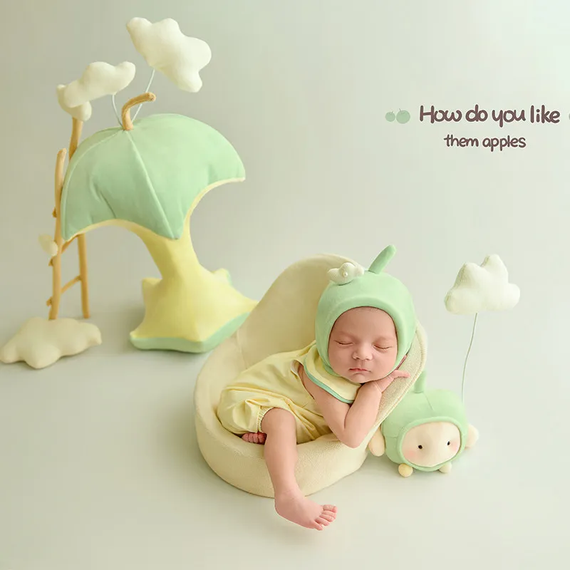 Newborn Photography Props Baby Cute Outfit with Apples Stairs Clouds Trees Decors Theme Set for Sutido Photoshoot Accessories