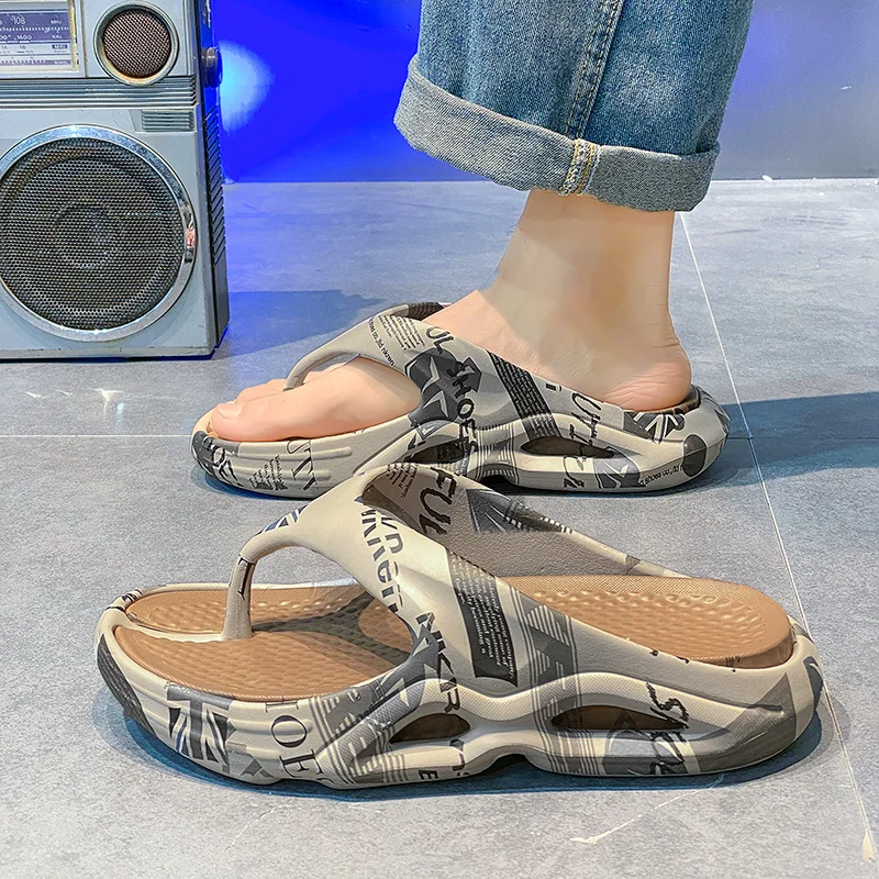 

Men's Summer Wearable Thick Bottom Anti-Slip Beach Sandals Comfortable EVA Material Slip-On Slippers for Casual Daily Use