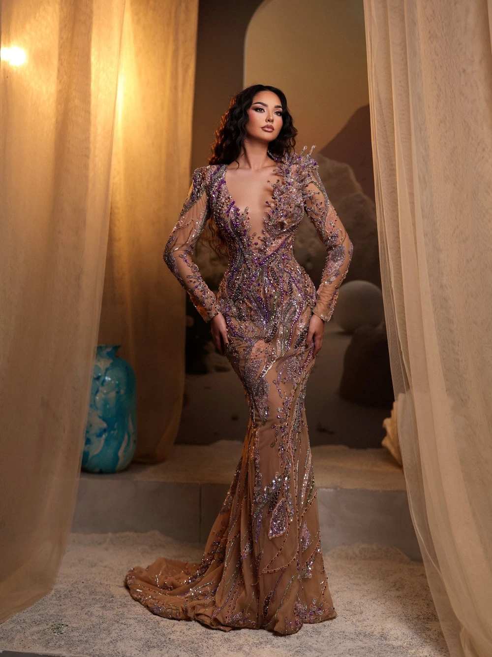 Vestido de fiesta con cuentas y escote pronunciado, vestido de noche elegante y brillante personalizado para mujer, ropa de banquete con diseño intrincado en 3D