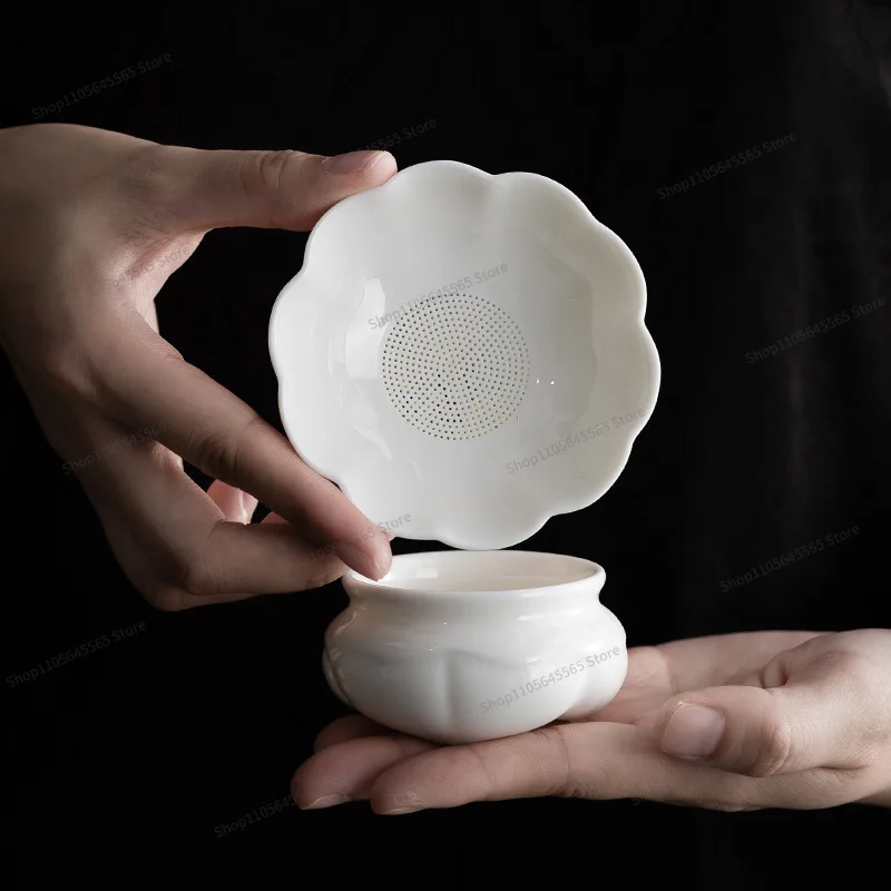 Integrated mesh filter, suitable for household ceramic tea sets and accessories for brewing tea