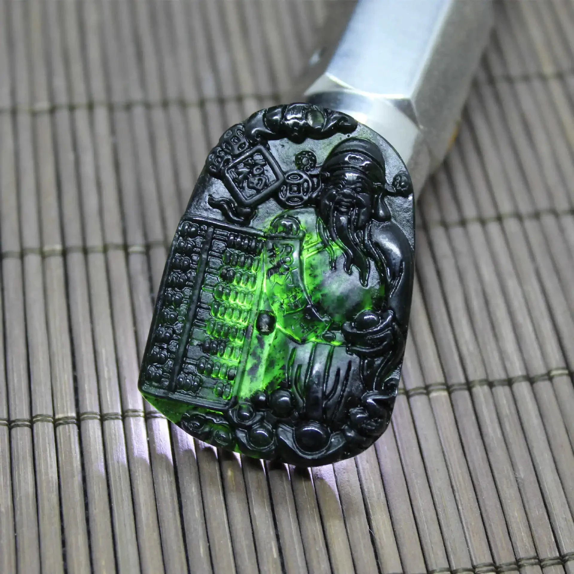 Wisiorek z atramentem jadeitowym Bóg Bogactwa hurtowo, serpentyn z magnetycznym magicznym wisiorkiem jadeitowym