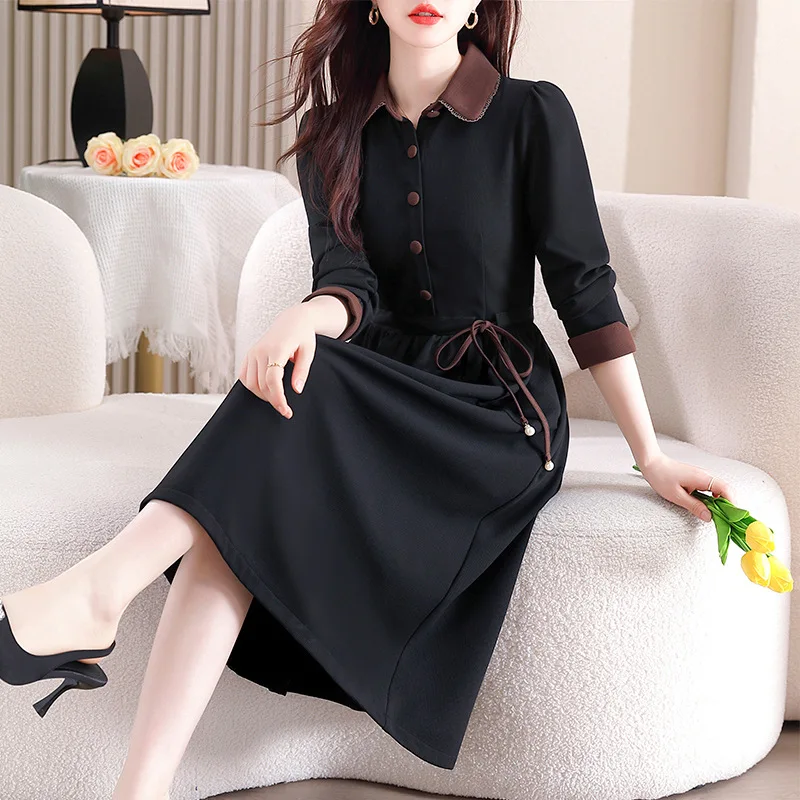 Vestido de manga comprida de camada única cor café com gravata elástica na cintura para efeito de emagrecimento, gola de renda e comprimento médio