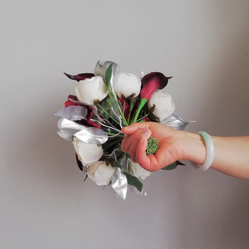 Whitney Wedding Collection 219  Bouquet for The Bride And Bridesmaids Silver Calla Lilies with Ivory Roses ramo de novia boda