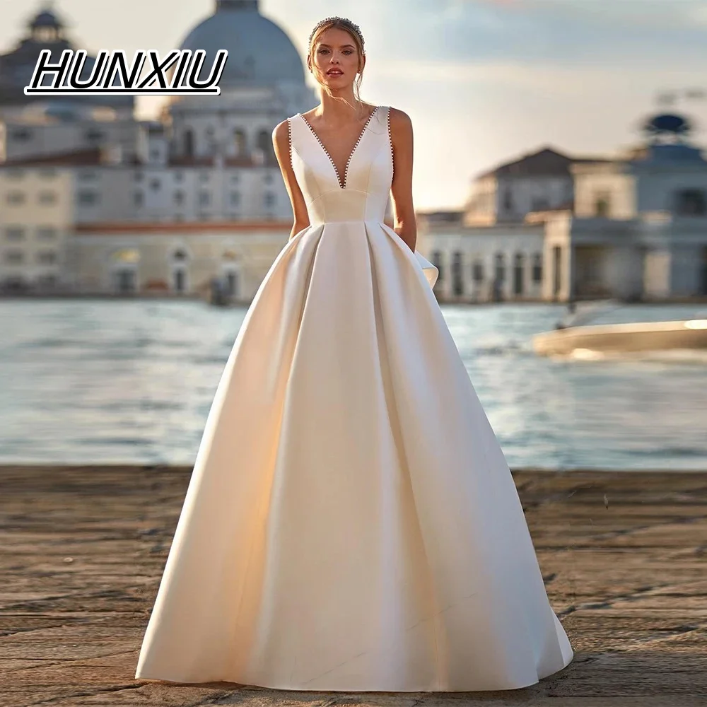 

Customized Classic Satin Wedding Dresses For Woman Bride A-LINE V-neck Backless Pearls Bow Robe De Mariée Drop Shipping