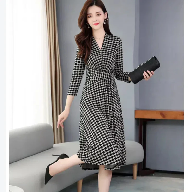 Spring Autumn New V-neck Long Sleeve Fashion Midi Dress Women High Street Casual Plaid Printing Dresses Vintage Elegant Vestidos
