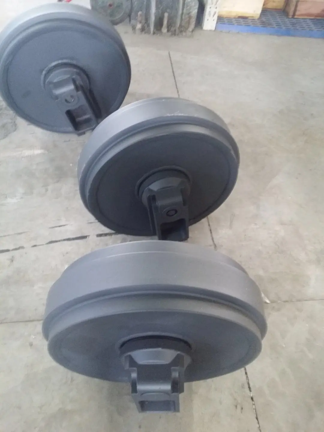 20Y-30-00322 Front Idler Assembly for PC200-7 and PC200-8 Construction Machinery Parts