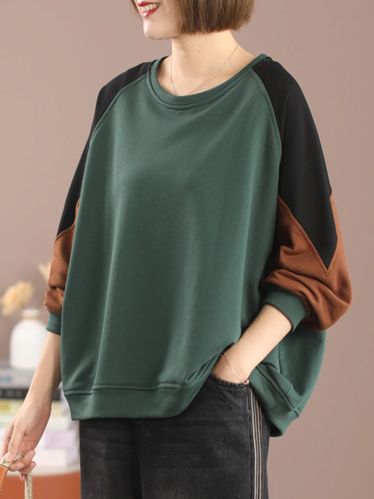 Damska bluza z kapturem plus size, luźny krój, długi rękaw, casualowa warstwa bazowa, vintage patchwork, kolorowy blok, okrągły dekolt, bluza sportowa.