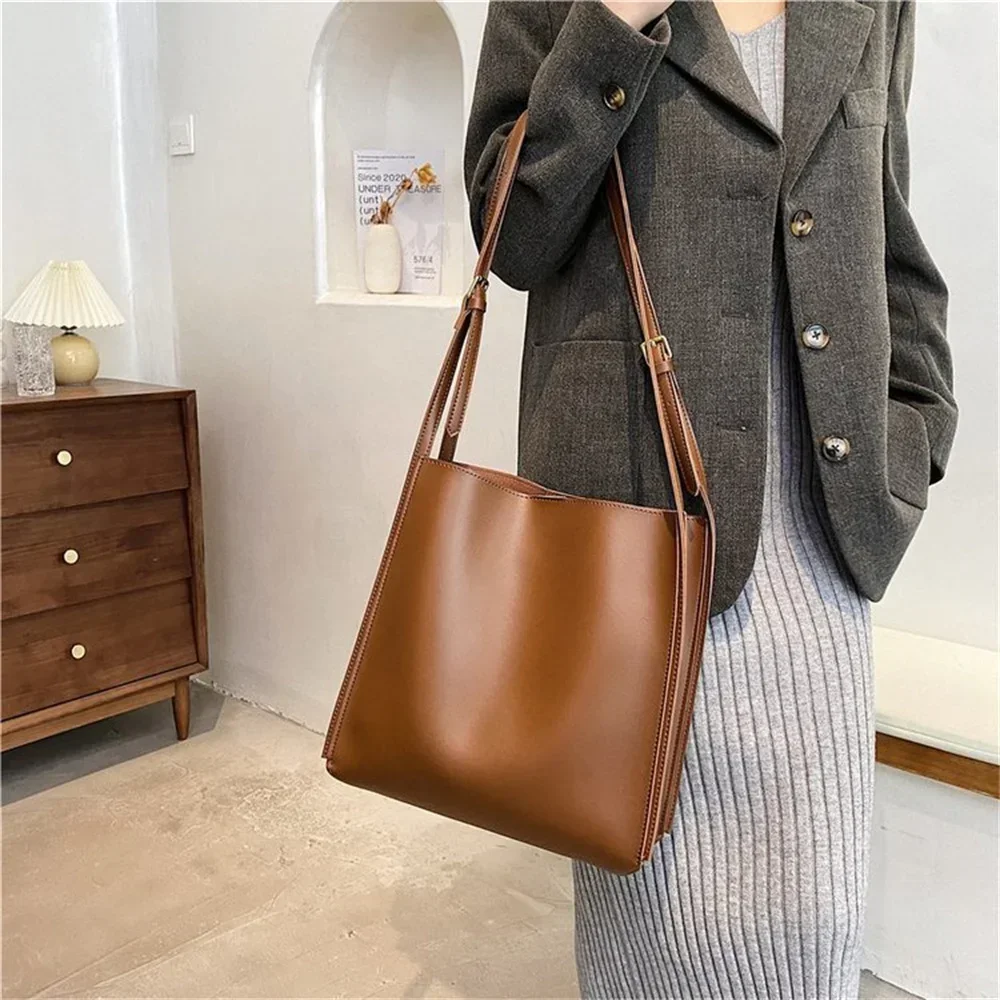 Solid Color Leather Shoulder Handbags Designer Luxury Versatile Totes Large Capacity Ladies Shopper Bags Vintage  ショルダーウォレット