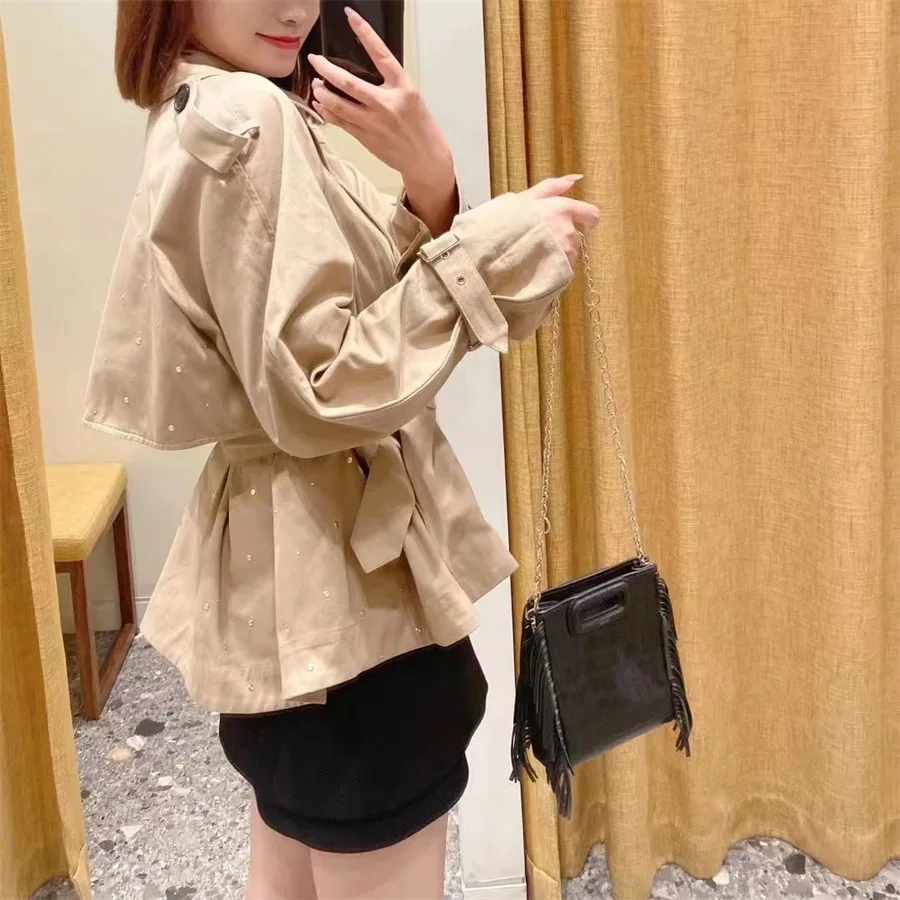 

Diamond embellished short windbreaker with tie up waist and loose design, French elegant jacket, 2024 early autumn new style