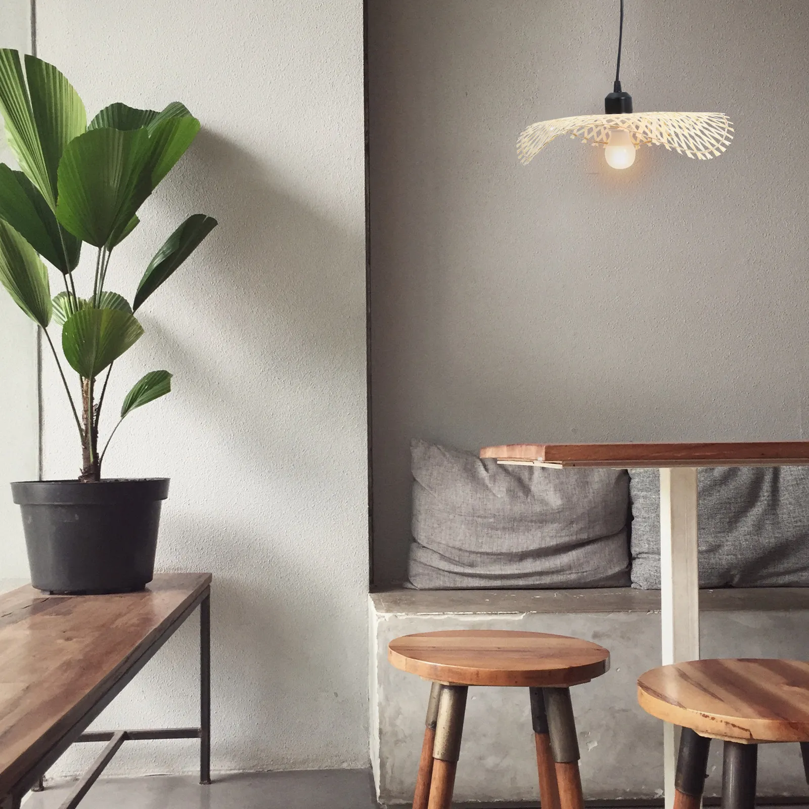 

Подвесной светильник из ротанга, 1 шт., простой и элегантный, для создания романтической теплой атмосферы, подходит для дома и офиса.