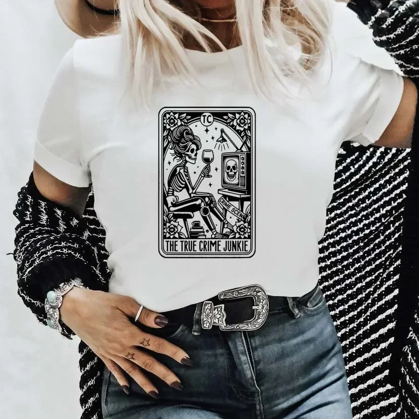 True Crime Enthusiast Tarot Card Print T-Shirt, Harajuku Style Graphic Tee Women's Fashionable Athletic Short-Sleeve T-Shirt Top