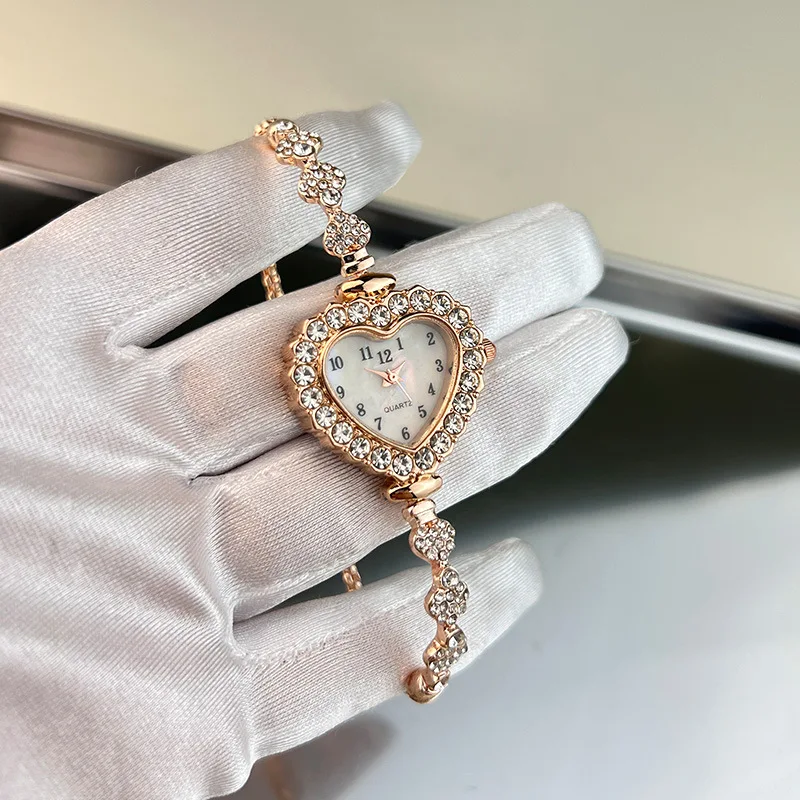 Nuovo orologio da donna al quarzo con set di diamanti a fascia fine tipo amore alla moda Orologio da polso regolabile gratuito in oro argento Reloj