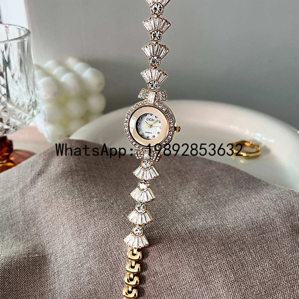 Bracelet à nœud papillon serti - Luxury Watch Events avis et prix