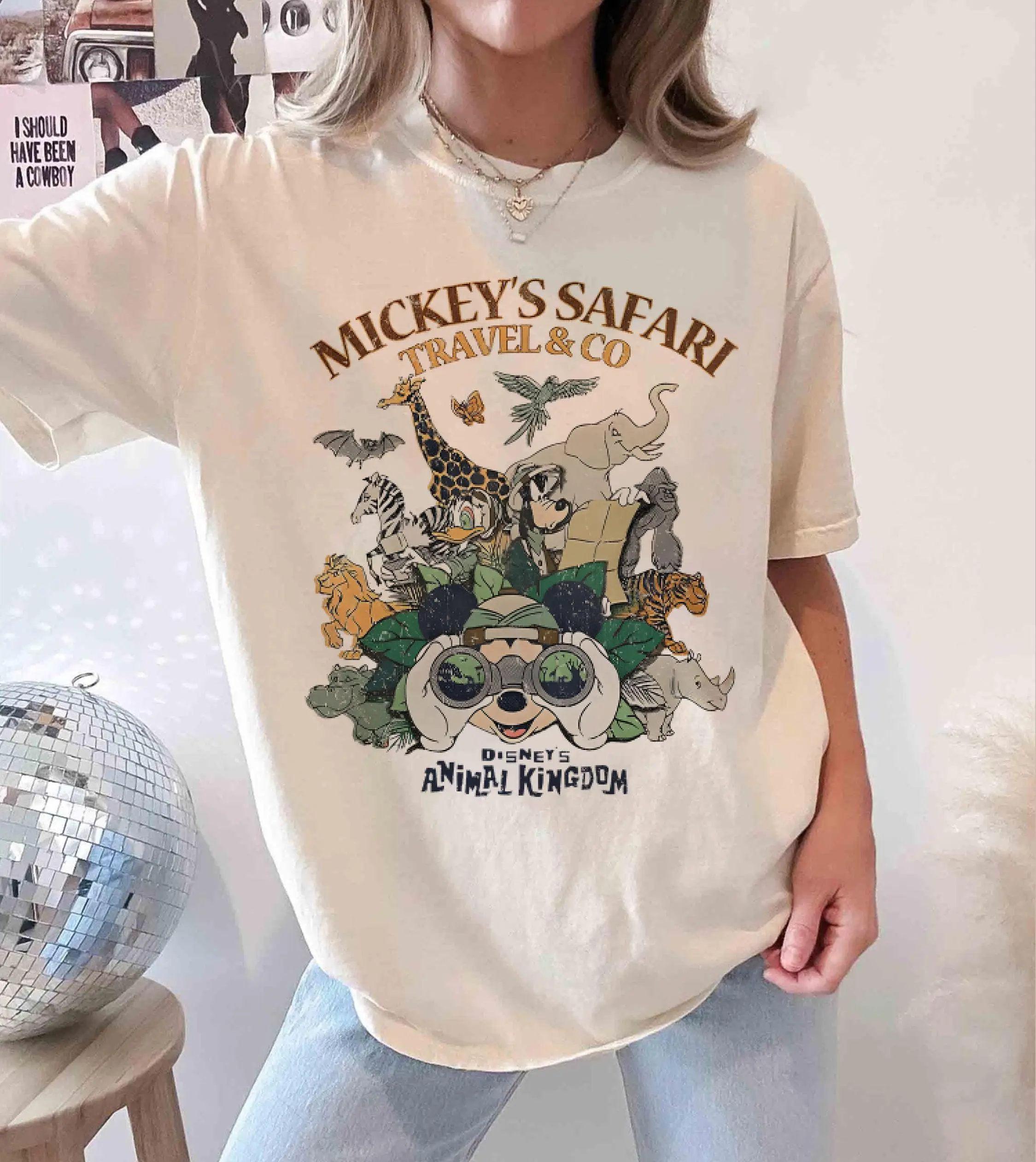 

Летняя винтажная футболка Disney Animal Kingdom 2026, забавная футболка с Микки и друзьями, футболка с тематикой парка дикой природы Дисней, футболка для тура по Диснейленду