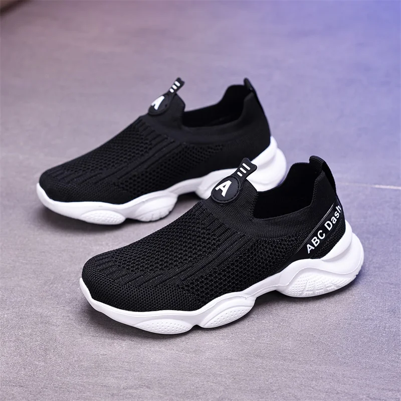 Neue Kinder Casual Schuhe Atmungsaktive Stricken Turnschuhe für Kinder Slip Ons Laufschuhe Jungen Leichte Bequeme Wanderschuhe