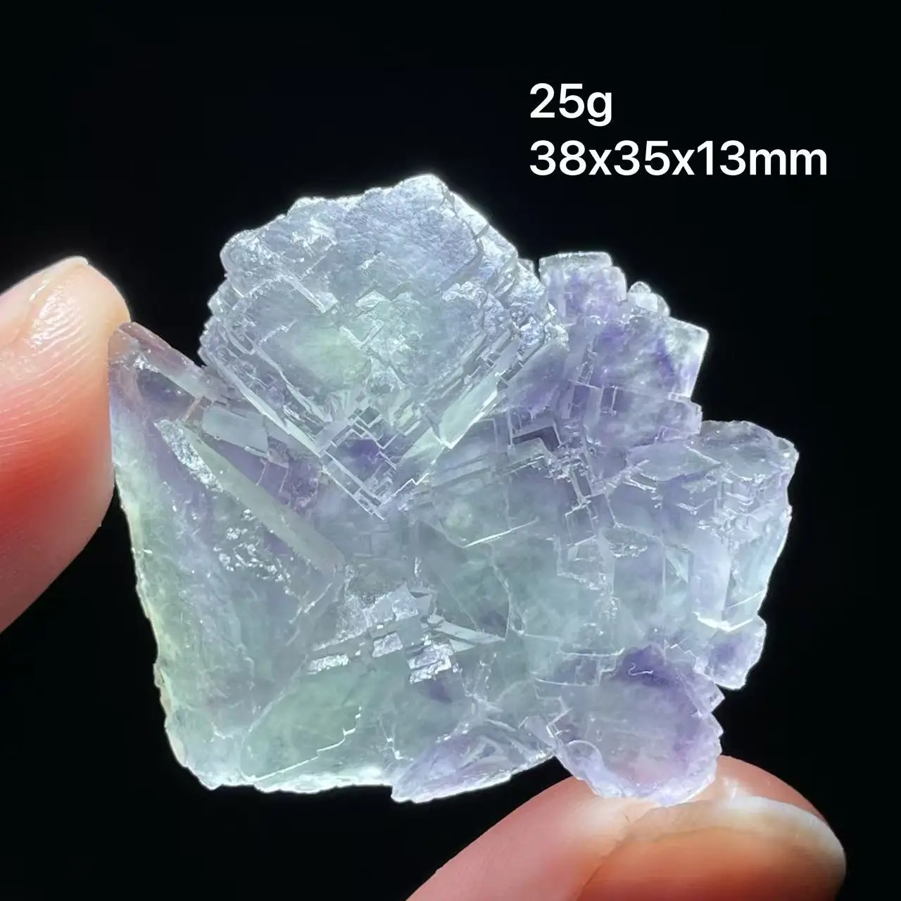 Fluorite Bianca: La Mia Esperienza Con un Minerale Naturale Che Ha Cambiato il Mio Spazio e la Mia Energia