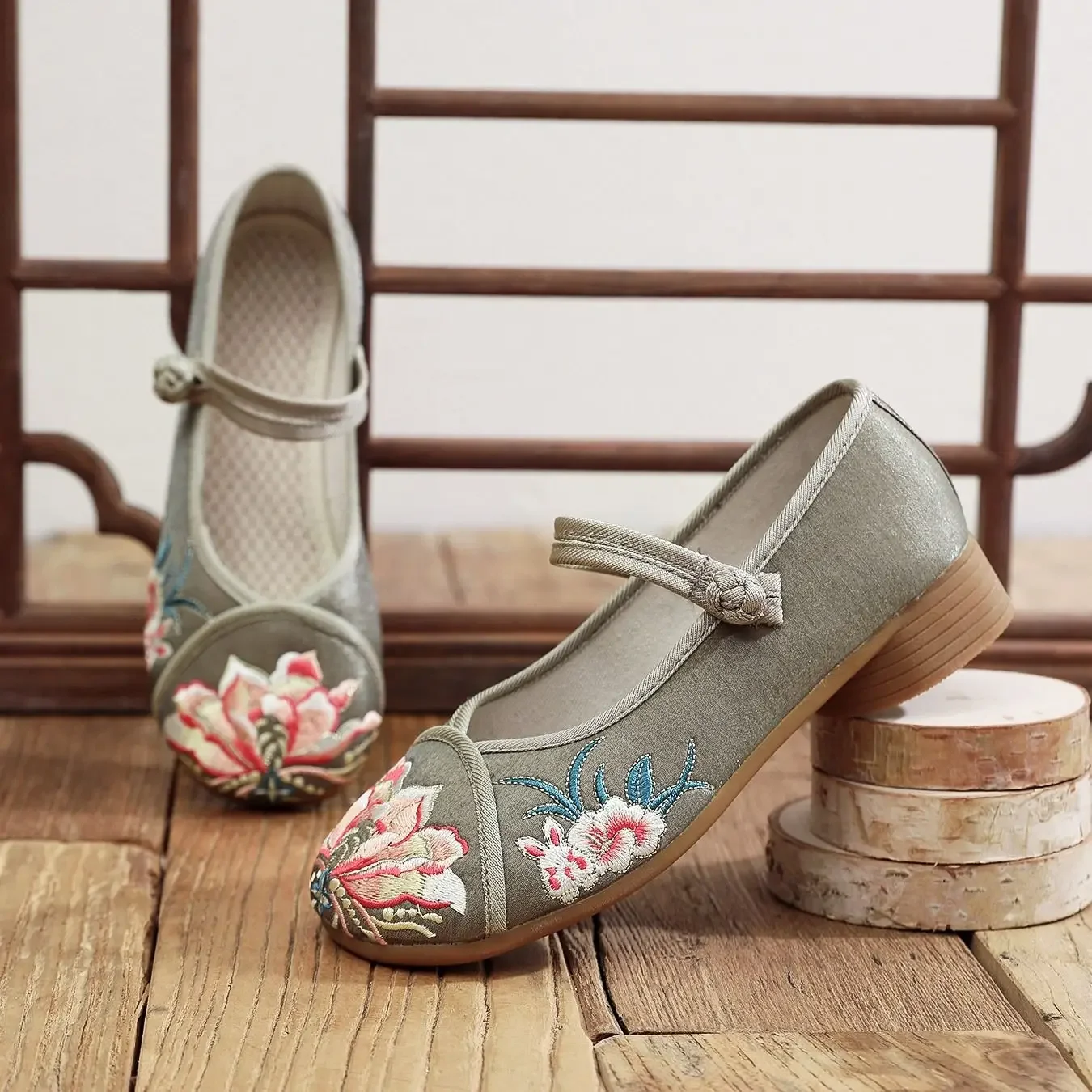 Zapatos de tela antiguos de Beijing, zapatos bordados para mujer, zapatos antiguos Hanfu Qipao hechos a mano, zapatos antiguos de artista de té, ocio