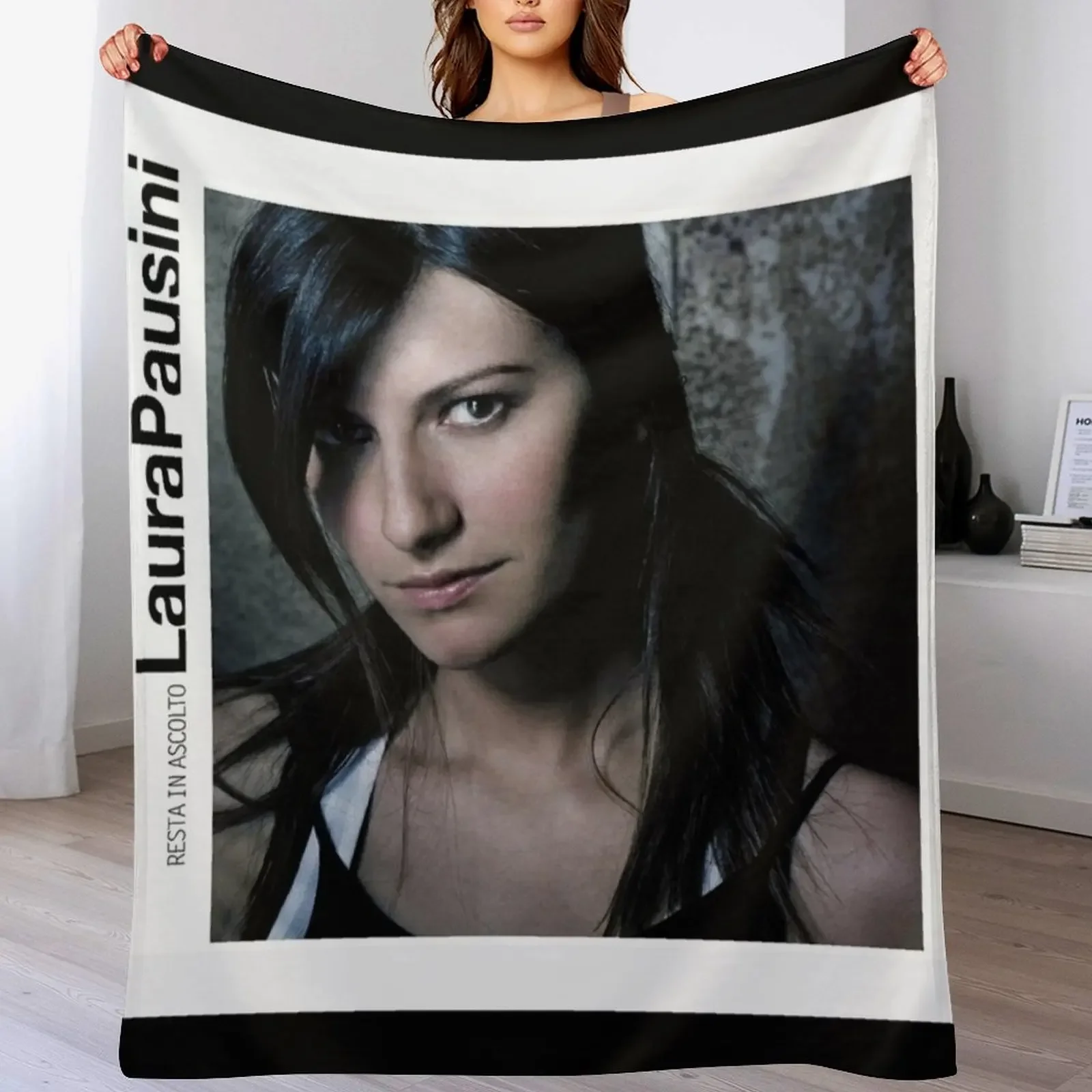 

Laura Pausini resta in ascolto Throw Blanket For Decorative Sofa Luxury Brand Fashion Sofas Decorative Beds Blankets